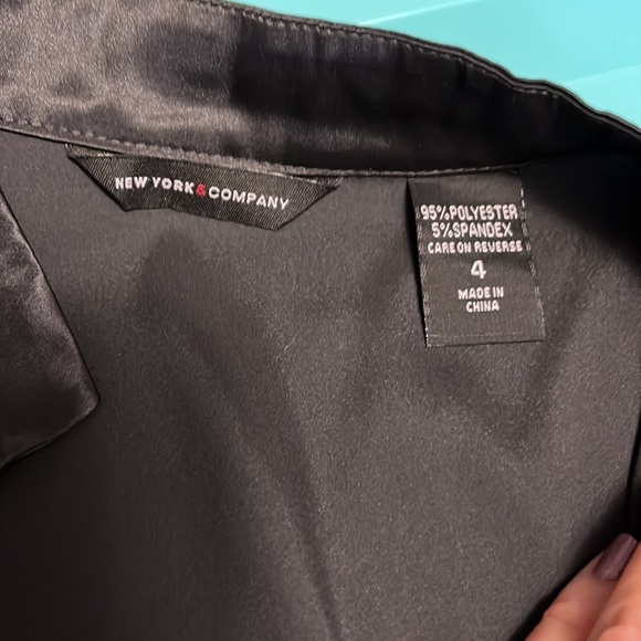 New York and Company, black silky, sleeveless top, ruffle front, side zip - Picture 7 of 10